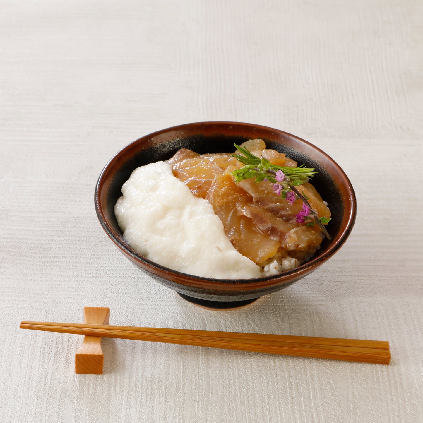 とろろ海鮮漬け丼セット（鯛×烏賊）